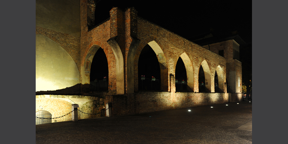 Abbiategrasso, Visconteo Castle, the colonnade by night © Alberto Jona Falco