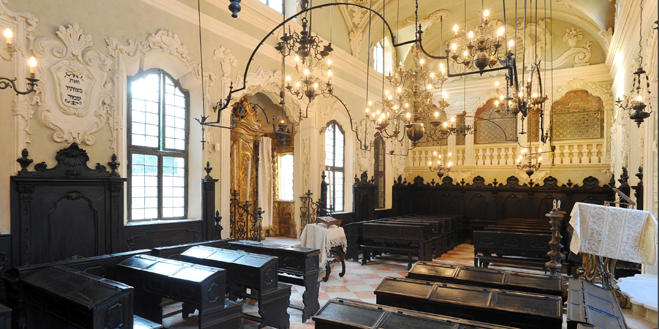 Mantova interno sinagoga © Alberto Jona Falco