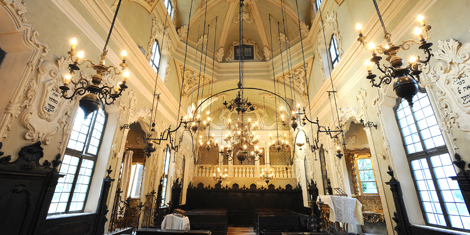 Ceiling, interior of the Synagogue of Mantua © Alberto Jona Falco