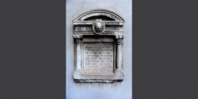 Lodi, plaque with Hebrew inscriptions in the courtyard of the university library 2 © Alberto Jona Falco